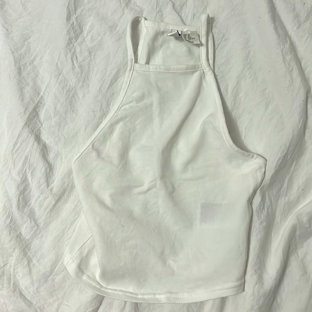 Hello it’s Dulce! I’m selling this shirt from H&M